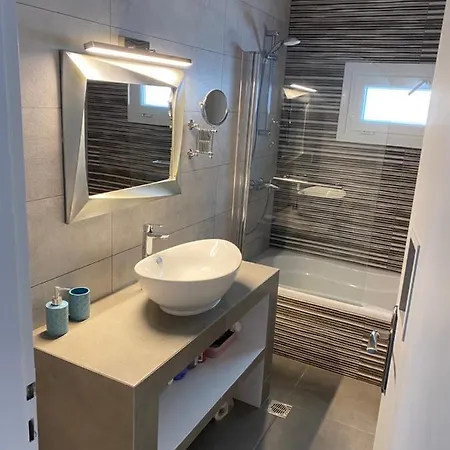 Tranquil Sea View Villa *